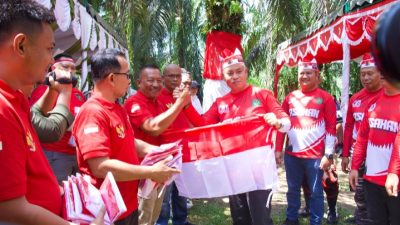 Kapolres Asahan Bersama Forkopimda Kibarkan Bendera Merah Putih di Air Terjun Si Monang-monang