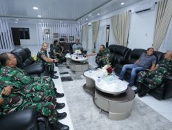 Dandim 0208/Asahan Bersama Para Perwira Berikan Kejutan Ulang Tahun Kapolres Asahan