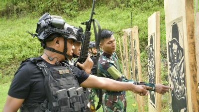 PERTAJAM NALURI TEMPUR, PRAJURIT YONIF 7 MARINIR LAKSANAKAN LATIHAN TEMBAK TEMPUR OFENSIF