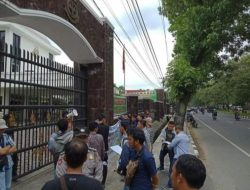 PP SERUMPUN MAHASISWA SUMATERA UTARA (SEMASUM) KEMBALI LAKUKAN AKSI DIDEPAN KEJATISU